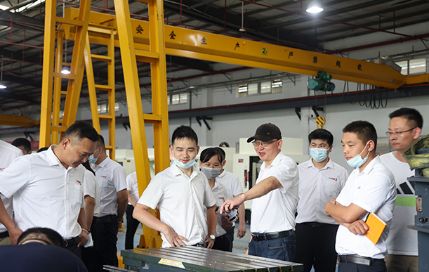走進工廠，領(lǐng)略制造魅力